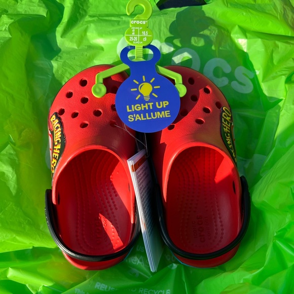 Desirable light up Lightning McQueen Crocs kids size 9C. Brand New w/receipt! - Picture 3 of 7